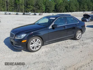 2013 Mercedes-Benz C 300 Sport z VIN WDDGF8ABXDA777836, wystawiony jako Copart lot #58064995 z przebiegiem 239 266 mil mil oraz Szkoda całkowita • Salvage title. Historia ofert i sprzedaży dostępna na DreamBid. Obrazek 1.