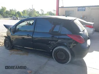 2010 Nissan Versa S z VIN 3N1BC1CP2AL351420, wystawiony jako IAAI lot #42076957 z przebiegiem 209 127 mil mil oraz . Historia ofert i sprzedaży dostępna na DreamBid. Obrazek 15.
