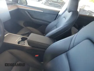 2024 Tesla Model Y с VIN 7SAYGDED5RF086456, выставлен на аукционе Copart как лот 57994835 с пробегом Не указан миль и Списание • Salvage title. История ставок и продаж доступна на DreamBid. Изображение 8.