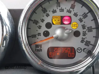 2007 MINI Convertible S с VIN WMWRH33527TL94583, выставлен на аукционе IAAI как лот 40403620 с пробегом 83 501 миль миль и . История ставок и продаж доступна на DreamBid. Изображение 7.