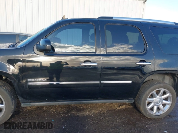 2013 GMC Yukon Denali with VIN 1GKS2EEF9DR208591, listed as a IAAI auction lot 41802138 with 160,371 mi miles. Bid and sale history available at carsss.com. Image 15.