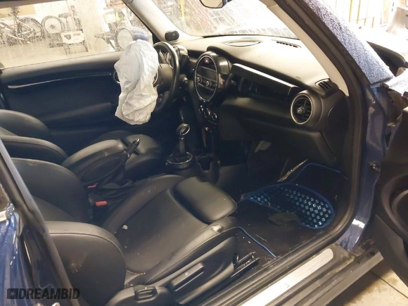2015 MINI Cooper Hardtop S with VIN WMWXP7C51F2A41308, listed as a IAAI auction lot 41479097 with NaN miles. Bid and sale history available at carsss.com. Image 5.
