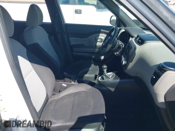 2014 Kia Soul with VIN KNDJN2A28E7062892, listed as a IAAI auction lot 42020357 with 265,317 mi miles. Bid and sale history available at carsss.com. Image 5.