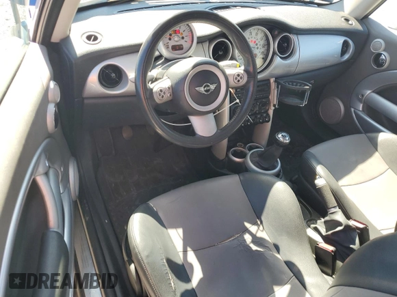 2006 MINI Hardtop with VIN WMWRC33536TK73980, listed as a Copart auction lot 45851425 with 206,982 mi miles and Clean title. Bid and sale history available at DreamBid. Image 8.