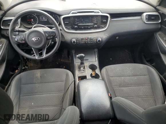2017 Kia Sorento LX z VIN 5XYPG4A33HG329565, wystawiony jako Copart lot #56871105 z przebiegiem 92 652 mil mil oraz Szkoda całkowita • Salvage title. Historia ofert i sprzedaży dostępna na DreamBid. Obrazek 8.