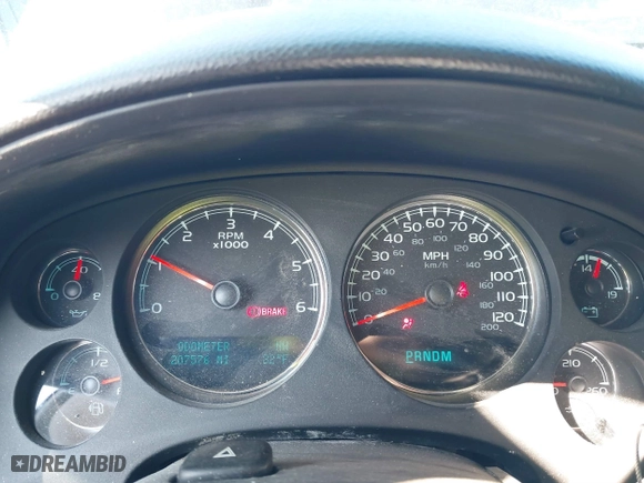 2013 Chevrolet Avalanche LS with VIN 3GNMCEE01DG129937, listed as a IAAI auction lot 41329078 with 207,576 mi miles. Bid and sale history available at carsss.com. Image 7.