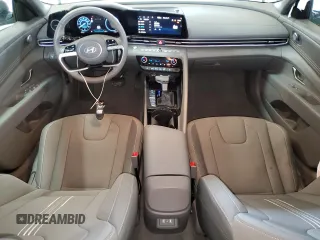 2025 Hyundai Elantra SEL Convenience z VIN KMHLS4DG4SU893058, wystawiony jako Copart lot #60174935 z przebiegiem 16 187 mil mil oraz Czysty tytuł • Clean title. Historia ofert i sprzedaży dostępna na DreamBid. Obrazek 8.