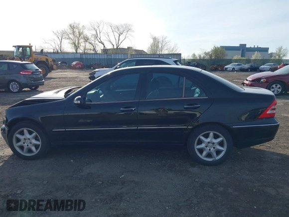 2004 Mercedes-Benz C 240 с VIN WDBRF81J84F536367, выставлен на аукционе IAAI как лот 41940002 с пробегом Не указан миль и . История ставок и продаж доступна на DreamBid. Изображение 15.