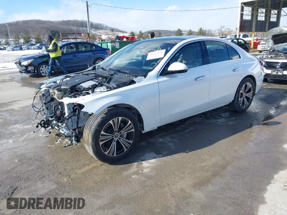 2025 Mercedes-Benz E 350 z VIN W1KLF4HB1SA116741, wystawiony jako IAAI lot #41553271 z przebiegiem 1 025 mil mil oraz . Historia ofert i sprzedaży dostępna na DreamBid. Obrazek 17.