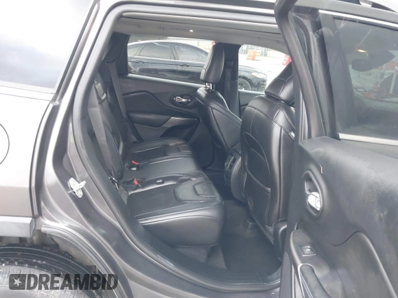 2019 Jeep Cherokee Latitude Plus z VIN 1C4PJLLX1KD241874, wystawiony jako IAAI lot #41313447 z przebiegiem 108 649 mil mil oraz . Historia ofert i sprzedaży dostępna na DreamBid. Obrazek 8.