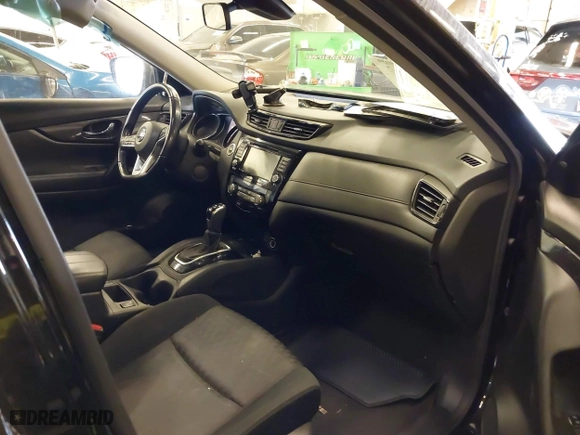 2020 Nissan Rogue SV with VIN JN8AT2MV9LW140373, listed as a IAAI auction lot 41635662 with 76,630 mi miles. Bid and sale history available at carsss.com. Image 5.