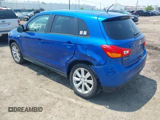 2015 Mitsubishi Outlander ES z VIN 4A4AR3AW9FE050253, wystawiony jako IAAI lot #42470828 z przebiegiem 91 875 mil mil oraz . Historia ofert i sprzedaży dostępna na DreamBid. Obrazek 3.