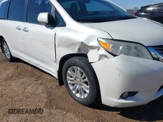 2017 Toyota Sienna XLE Auto Access Seat with VIN 5TDYZ3DC2HS806686, listed as a IAAI auction lot 41877474 with 72,011 mi miles. Bid and sale history available at carsss.com. Image 6.