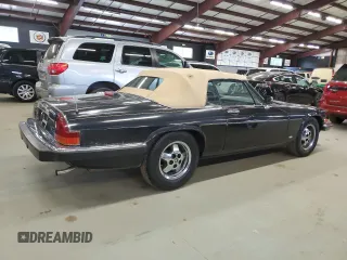 1988 Jaguar XJS z VIN SAJNV5843JC147927, wystawiony jako Copart lot #58988575 z przebiegiem 81 239 mil mil oraz Tytuł czysty. Historia ofert i sprzedaży dostępna na DreamBid. Obrazek 3.