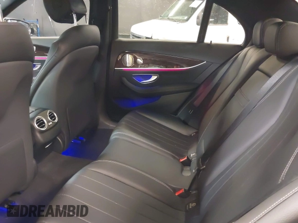 2023 Mercedes-Benz E 350 z VIN W1KZF8EB2PB137329, wystawiony jako IAAI lot #42160967 z przebiegiem 8 718 mil mil oraz . Historia ofert i sprzedaży dostępna na DreamBid. Obrazek 8.