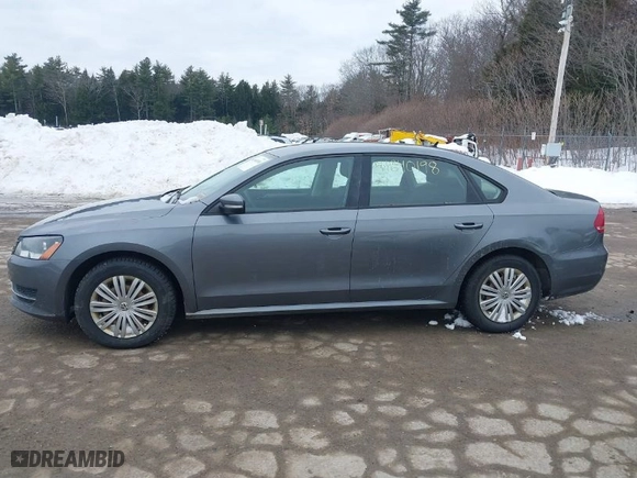 2014 Volkswagen Passat Wolfsburg Ed with VIN 1VWAT7A38EC110410, listed as a IAAI auction lot 41640198 with 135,320 mi miles. Bid and sale history available at carsss.com. Image 12.