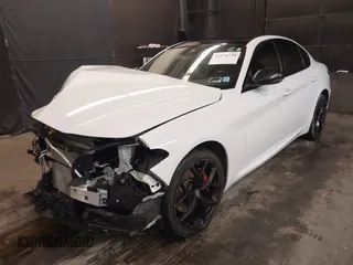 2020 Alfa Romeo Giulia z VIN ZARFANAN9L7630017, wystawiony jako IAAI lot #41676730 z przebiegiem 45 395 mil mil oraz . Historia ofert i sprzedaży dostępna na DreamBid. Obrazek 2.