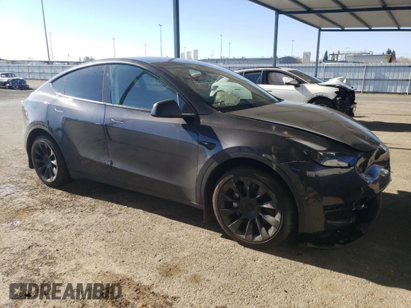 2024 Tesla Model Y Long Range with VIN 7SAYGDEE4RF127409, listed as a Copart auction lot 84274794 with 14,246 mi miles and Salvage title. Bid and sale history available at DreamBid. Image 4.