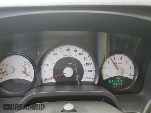 2008 Dodge Dakota SXT z VIN 1D7HW38K28S592709, wystawiony jako Copart lot #55326725 z przebiegiem 193 137 mil mil oraz Szkoda całkowita • Salvage title. Historia ofert i sprzedaży dostępna na DreamBid. Obrazek 9.