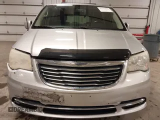 2011 Chrysler Town & Country Touring z VIN 2A4RR5DGXBR723116, wystawiony jako IAAI lot #42156888 z przebiegiem 177 591 mil mil oraz . Historia ofert i sprzedaży dostępna na DreamBid. Obrazek 13.