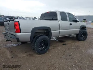 2004 Chevrolet Silverado 1500 Work Truck with VIN 2GCEC19V841321618, listed as a IAAI auction lot 41007828 with 208,620 mi miles. Bid and sale history available at carsss.com. Image 4.