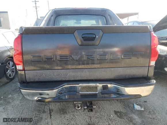 2005 Chevrolet Avalanche LS with VIN 3GNEC12Z85G260364, listed as a Copart auction lot 88980405 with 205,456 mi miles and Clean Title. Bid and sale history available at carsss.com. Image 6.