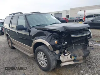 2013 Ford Expedition XLT z VIN 1FMJU1H56DEF62892, wystawiony jako IAAI lot #41388210 z przebiegiem 210 803 mil mil oraz . Historia ofert i sprzedaży dostępna na DreamBid. Obrazek 6.
