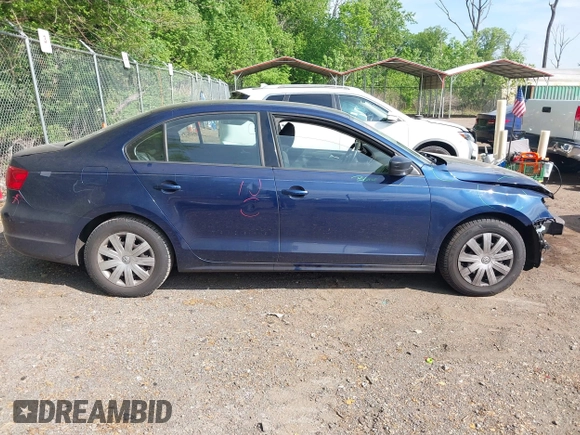 2014 Volkswagen Jetta S z VIN 3VW2K7AJ2EM429306, wystawiony jako IAAI lot #42161911 z przebiegiem 129 997 mil mil oraz . Historia ofert i sprzedaży dostępna na DreamBid. Obrazek 13.