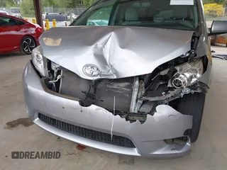 2017 Toyota Sienna LE Auto Access Seat с VIN 5TDKZ3DC4HS828226, выставлен на аукционе IAAI как лот 42283563 с пробегом 19 725 миль миль и . История ставок и продаж доступна на DreamBid. Изображение 6.