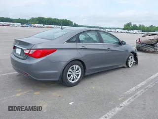 2013 Hyundai Sonata GLS z VIN 5NPEB4ACXDH569785, wystawiony jako IAAI lot #39392769 z przebiegiem 69 934 mil mil oraz . Historia ofert i sprzedaży dostępna na DreamBid. Obrazek 4.