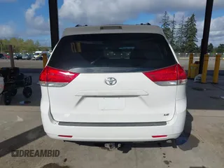 2014 Toyota Sienna LE AAS with VIN 5TDKK3DC4ES505293, listed as a IAAI auction lot 42021409 with 70,319 mi miles. Bid and sale history available at carsss.com. Image 16.