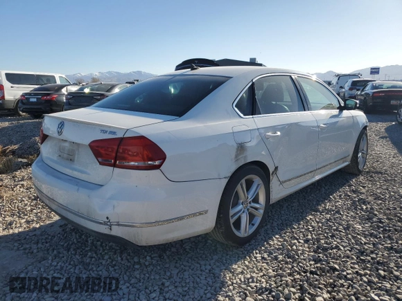2014 Volkswagen Passat SEL Premium z VIN 1VWCN7A30EC100232, wystawiony jako Copart lot #48228355 z przebiegiem 127 832 mil mil oraz Szkoda całkowita • Salvage title. Historia ofert i sprzedaży dostępna na DreamBid. Obrazek 3.