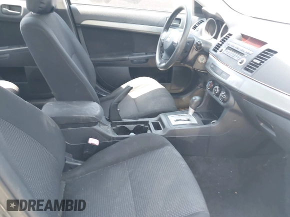 2011 Mitsubishi Lancer ES z VIN JA32U2FU0BU031133, wystawiony jako IAAI lot #42046429 z przebiegiem 279 551 mil mil oraz . Historia ofert i sprzedaży dostępna na DreamBid. Obrazek 5.