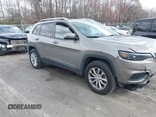2020 Jeep Cherokee Latitude with VIN 1C4PJMCBXLD622781, listed as a IAAI auction lot 41723488 with 67,197 mi miles. Bid and sale history available at carsss.com. Image 1.