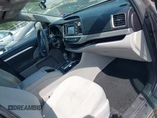 2016 Toyota Highlander LE Plus z VIN 5TDZKRFH0GS177710, wystawiony jako IAAI lot #41925612 z przebiegiem 134 357 mil mil oraz . Historia ofert i sprzedaży dostępna na DreamBid. Obrazek 5.