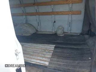 2014 GMC Savana Cargo z VIN 1GTW7FCA2E1903829, wystawiony jako IAAI lot #42432718 z przebiegiem 133 981 mil mil oraz . Historia ofert i sprzedaży dostępna na DreamBid. Obrazek 8.