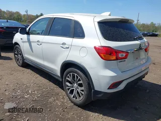 2018 Mitsubishi Outlander SE z VIN JA4AP3AW3JU011695, wystawiony jako IAAI lot #42144112 z przebiegiem 69 228 mil mil oraz . Historia ofert i sprzedaży dostępna na DreamBid. Obrazek 3.