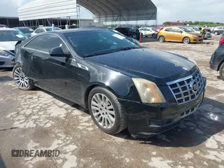 2013 Cadillac CTS z VIN 1G6DA1E36D0103942, wystawiony jako IAAI lot #42547539 z przebiegiem 158 132 mil mil oraz . Historia ofert i sprzedaży dostępna na DreamBid. Obrazek 1.