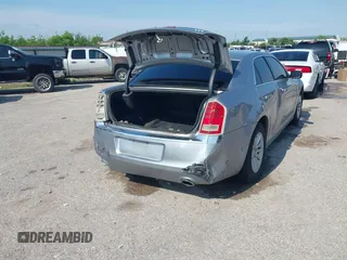 2014 Chrysler 300 z VIN 2C3CCAAG8EH161922, wystawiony jako IAAI lot #42195441 z przebiegiem 117 059 mil mil oraz . Historia ofert i sprzedaży dostępna na DreamBid. Obrazek 4.