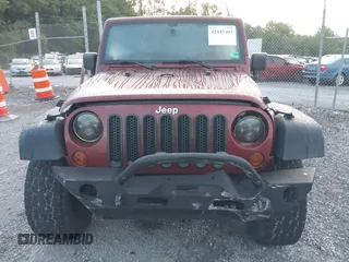 2008 Jeep Wrangler Unlimited X z VIN 1J4GA39128L568988, wystawiony jako IAAI lot #42445403 z przebiegiem 198 032 mil mil oraz . Historia ofert i sprzedaży dostępna na DreamBid. Obrazek 12.