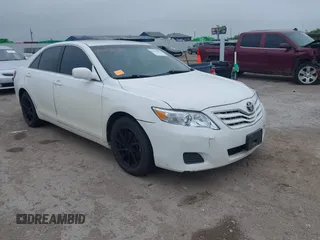 2011 Toyota Camry LE z VIN 4T1BF3EK1BU765843, wystawiony jako IAAI lot #42439067 z przebiegiem 201 817 mil mil oraz . Historia ofert i sprzedaży dostępna na DreamBid. Obrazek 1.