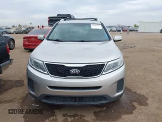 2014 Kia Sorento LX with VIN 5XYKTDA78EG462214, listed as a IAAI auction lot 41922799 with 147,872 mi miles. Bid and sale history available at carsss.com. Image 6.