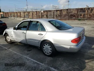 1998 Mercedes-Benz E 320 with VIN WDBJF25F3WA689755, listed as a Copart auction lot 51288455 with 124,157 mi miles and Salvage Title. Bid and sale history available at DreamBid. Image 2.