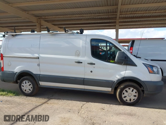 2018 Ford Transit z VIN 1FTYR1YM7JKB53325, wystawiony jako IAAI lot #42063776 z przebiegiem 108 912 mil mil oraz . Historia ofert i sprzedaży dostępna na DreamBid. Obrazek 13.
