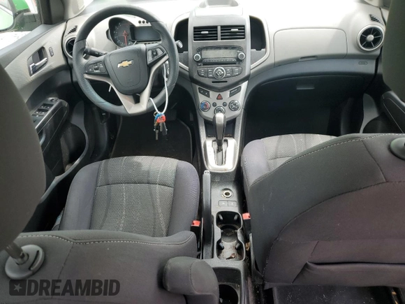 2015 Chevrolet Sonic LT z VIN 1G1JC5SH2F4145840, wystawiony jako Copart lot #56779335 z przebiegiem 101 521 mil mil oraz Czysty tytuł • Clean title. Historia ofert i sprzedaży dostępna na DreamBid. Obrazek 8.