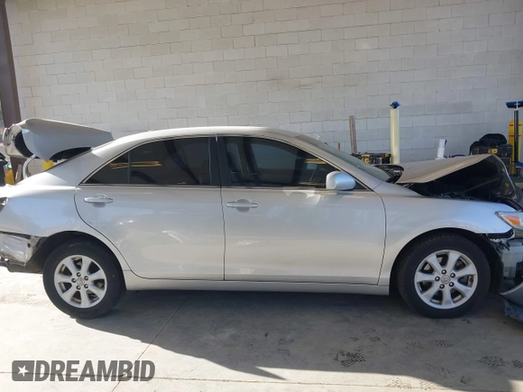 2011 Toyota Camry LE z VIN 4T1BF3EK3BU231811, wystawiony jako IAAI lot #41948136 z przebiegiem 133 722 mil mil oraz . Historia ofert i sprzedaży dostępna na DreamBid. Obrazek 13.