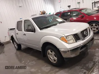 2008 Nissan Frontier SE z VIN 1N6AD07W18C428332, wystawiony jako IAAI lot #41569513 z przebiegiem 163 125 mil mil oraz . Historia ofert i sprzedaży dostępna na DreamBid. Obrazek 1.