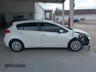 2016 Kia Forte LX z VIN KNAFK5A88G5547968, wystawiony jako IAAI lot #42137266 z przebiegiem 81 480 mil mil oraz . Historia ofert i sprzedaży dostępna na DreamBid. Obrazek 13.
