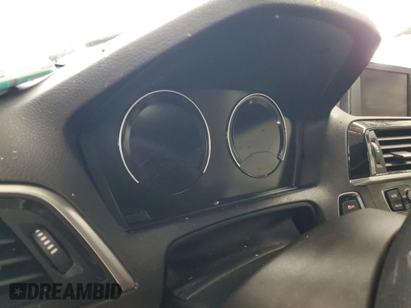 2018 BMW 2 Series 230i xDrive z VIN WBA2J3C5XJVD48455, wystawiony jako Copart lot #58833125 z przebiegiem Nie podano mil oraz Szkoda całkowita • Salvage title. Historia ofert i sprzedaży dostępna na DreamBid. Obrazek 9.