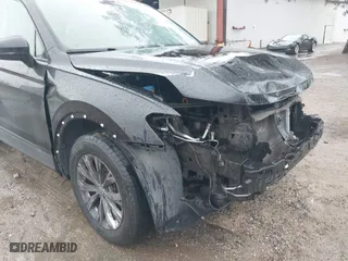 2018 Volkswagen Tiguan S with VIN 3VV1B7AX0JM101932, listed as a IAAI auction lot 41725112 with 143,780 mi miles. Bid and sale history available at carsss.com. Image 17.